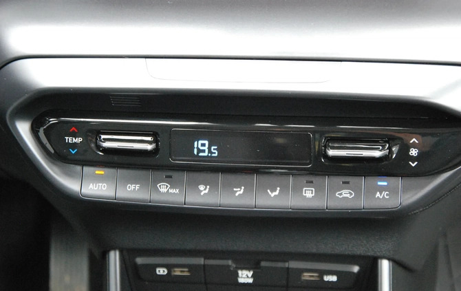 Hyundai i20 cena 63900 przebieg: 54000, rok produkcji 2021 z Bytom małe 704